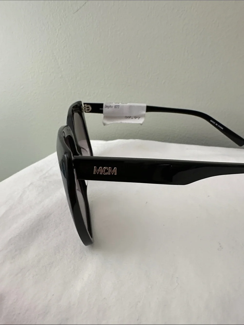 MCM Black Cat-Eye Sunglasses with Gradient Smoke Lenses (09)